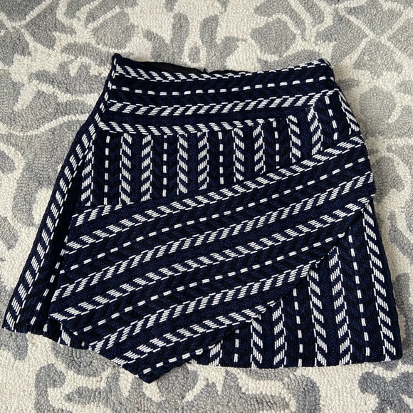 Haute Rouge Mini Skirt XS - Picture 2 of 4